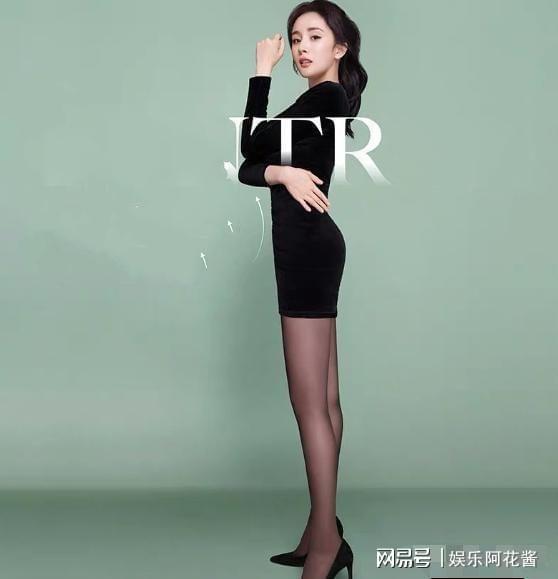 杨幂无痕丝袜穿搭解析 细节巧思如何点亮整体造型